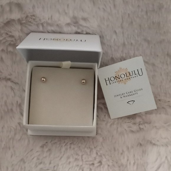 Jewelry - Honolulu post 14k gold earring